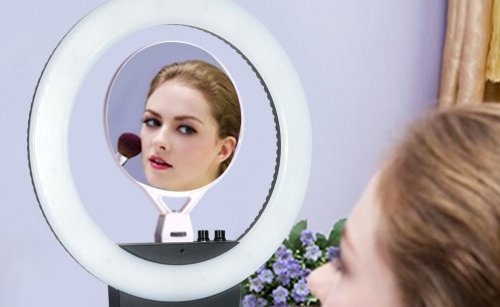 رینگ لایت آرایشگاهی
