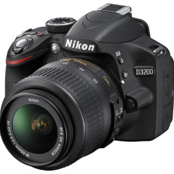 دوربین نیکون D3200 با لنز VR 18-55 - دست دوم